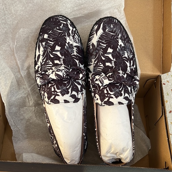 NIB Cole Haan | Black & Ivy Beverly Cloudfeel Knott Leather Espadrilles - Picture 4 of 10